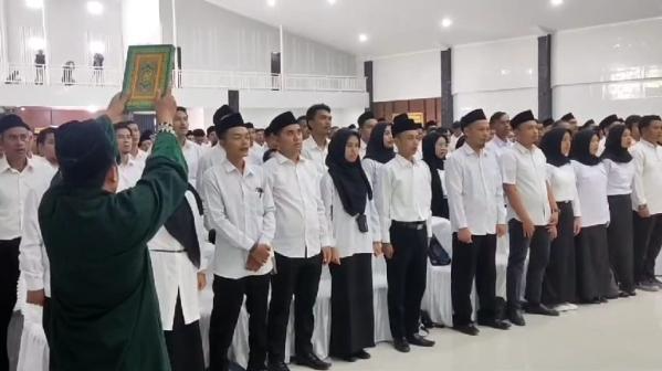 Ketua KPU Ami Imton : Lantik 1.053 PPS di Kabupaten Tasikmalaya, Serta Berikan Penghargaan kepada 10 SMA/SMK dalam Fasilitas Tes CAT PPS